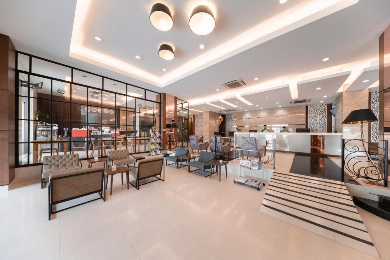 At 115 Hotel By Rompo Bangkok Bagian luar foto