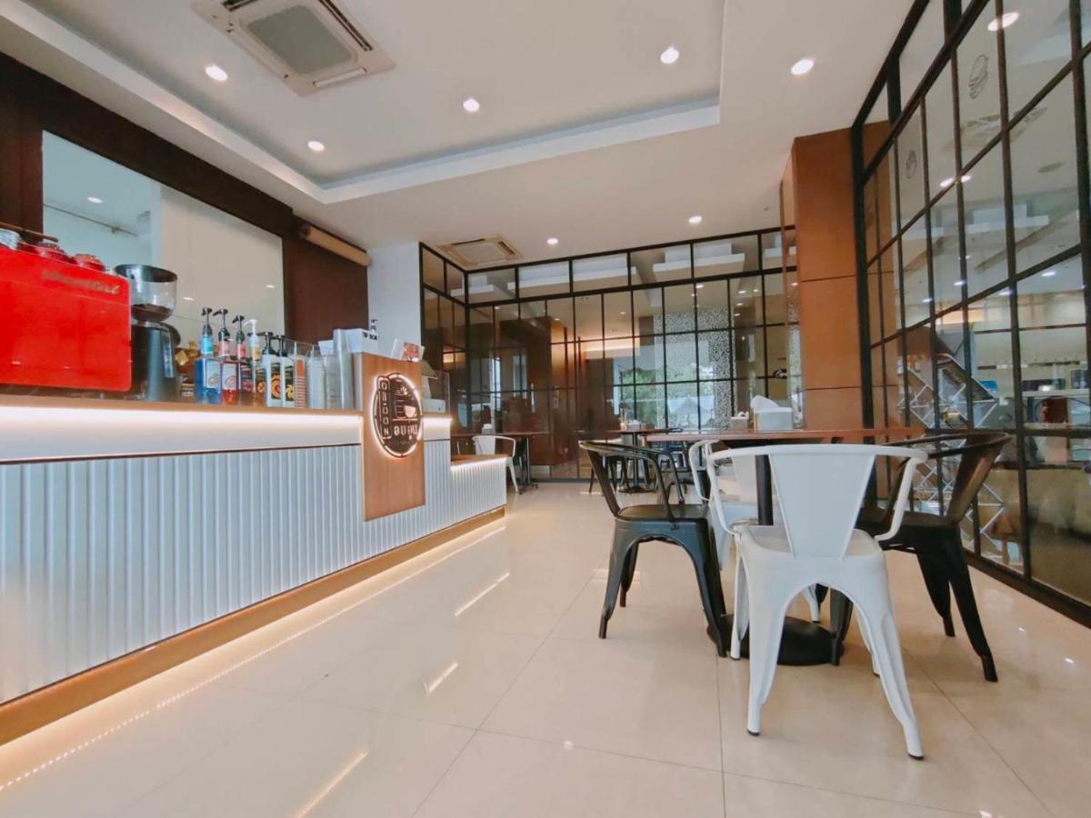 At 115 Hotel By Rompo Bangkok Bagian luar foto